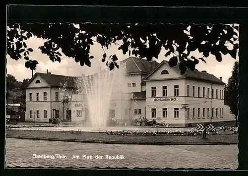 AK Eisenberg in Thür., Wasserkunst auf dem Platz der Republik