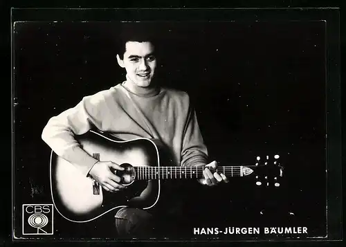 AK Musiker Hans-Jürgen Bäumler mit Gitarre