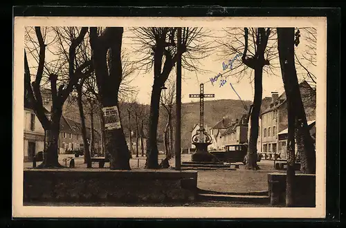 AK Beaulieu-sur-Dordogne, Place du champ de Mars