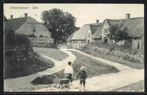 AK Sylt, Friesenhäuser, Kinder mit Handwagen