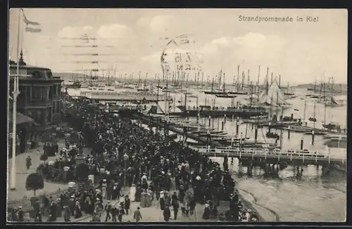 AK Kiel, Menschenansammlung an der Strandpromenade