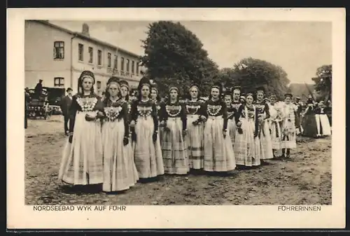 AK Wyk auf Föhr, Blick auf Gruppe Föhrerinnen