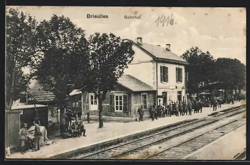 AK Brieulles, Soldaten am Bahnhof