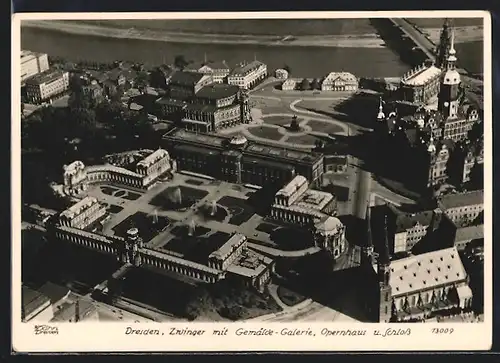 Foto-AK Walter Hahn, Dresden, Nr. A27: Dresden, Zwinger mit Gemälde-Galerie, Opernhaus u. Schloss aus der Vogelschau