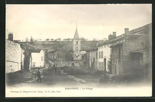 AK Fontenoy, Le Village, Strassenpartie mit Kirchblick