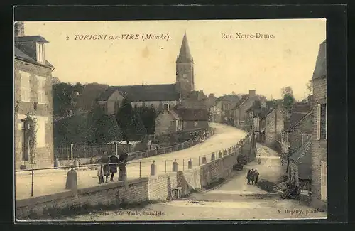 AK Torigni-sur-Vire, Rue Notre-Dame, Strassenpartie