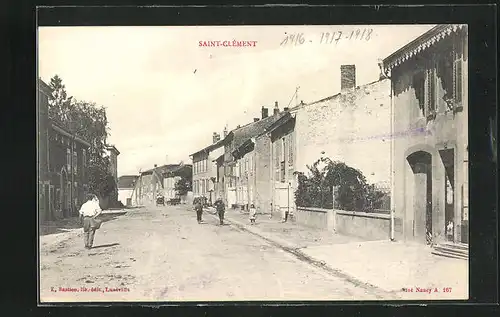 AK Saint-Clement, Blick in eine Strasse zur Sommerzeit