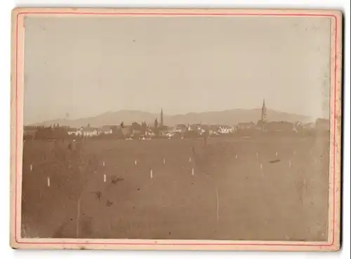 Fotografie unbekannter Fotograf, Ansicht Offenburg, Blick vom Feld nach der Stadt