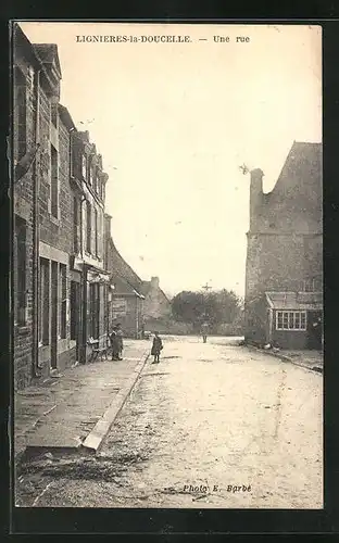 AK Lignieres-la-Doucelle, Une Rue, Strassenpartie im Ort