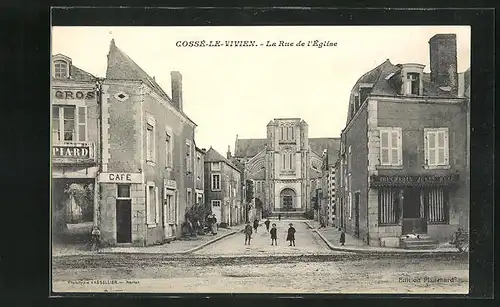 AK Cossé-le-Vivien, La Rue de l`Église, Strassenpartie