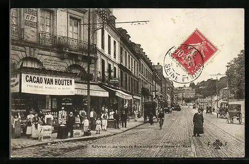 AK Sèvres, La Grande Rue prise de la Place du Parc