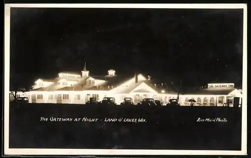 AK Land O` Lakes, WI, The Gateway at Night