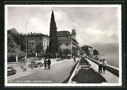 AK Gardone Riviera, Uferpromenade