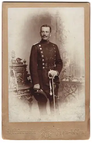 Fotografie A. Eberwein, Neu-Ulm, Ulane in Uniform mit Portepee am Säbel