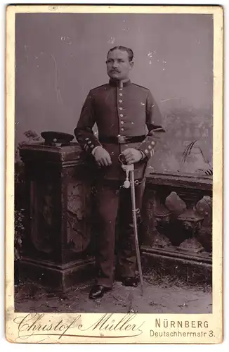 Fotografie Christof Müller, Nürnberg, Deutschherrnstrasse 3, Uffz. mit Portepee am Säbel in Uniform