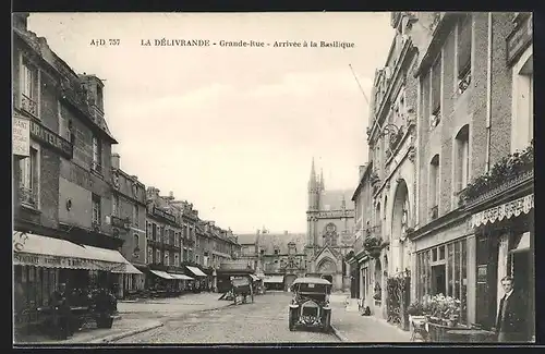 AK La Délivrande, Grande-Rue, Arrivée à la Basilique