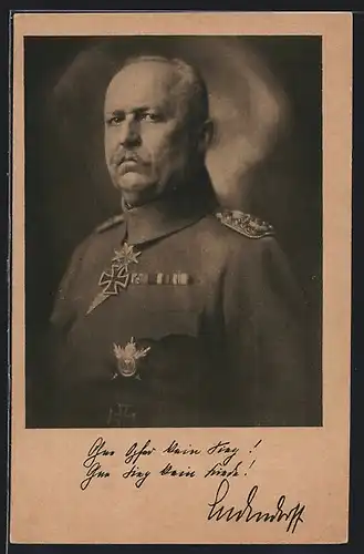 AK Erich Ludendorff in Uniform mit Abzeichen und Eisernem Kreuz