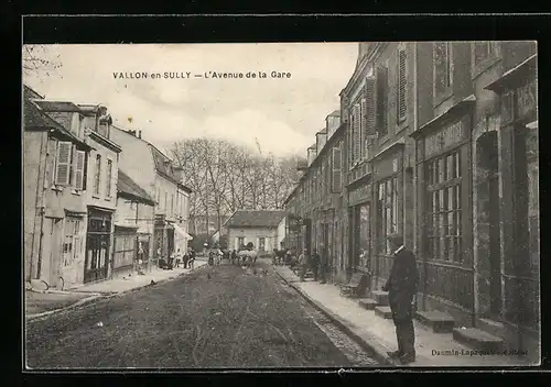 AK Vallon-en-Sully, L`Avenue de la Gare