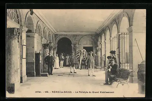 AK Nèris-les-Bains, Le Pèristyle du Grand Etablissement