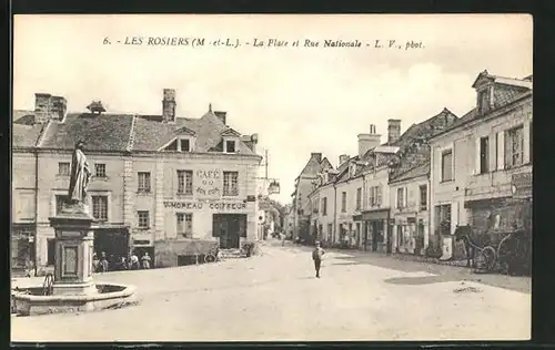 AK Les Rosiers, La Place et Rue Nationale, Denkmal