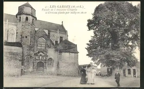 AK Les Gardes, Facade de l`Ancienne Chapelle et Ormeau plante par Sully en 1610