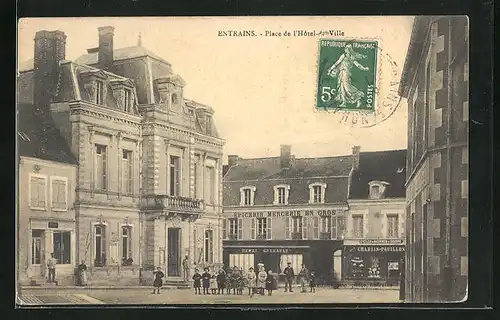 AK Entrains, Place de l`Hotel-de-Ville