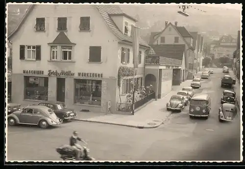 Fotografie unbekannter Fotograf, Ansicht Esslingen, Esslinger Strasse mit Werkzeugladen Erich Müller, Volkswagen VW Bulli