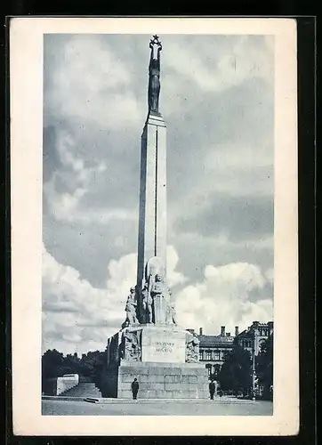 AK Riga, Freiheitsdenkmal im Sonnenschein