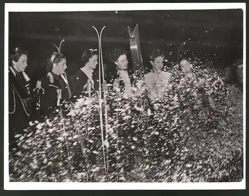 Fotografie Ansicht London, Wintersport-Skihalle wurde in einer Ausstellungshalle eingerichtet 1938