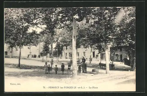 AK Perrecy-les-Forges, La Place