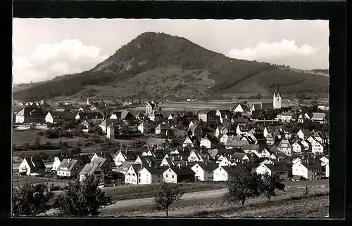 AK Engen / Hegau, Ortsansicht mit Blick auf Hohenhöwen