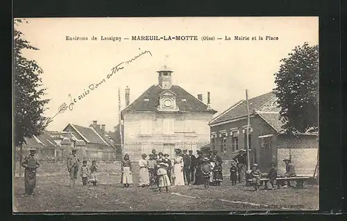 AK Mareuil-la-Motte, La Mairie et la Place, Am Rathaus