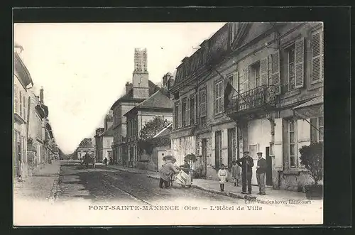 AK Pont-Ste-Maxence, L`Hotel de Ville, Strassenpartie am Rathaus