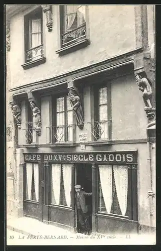 AK La Ferté-Bernard, Maison du XV. siecle, Café Du XV. siecle Gadois