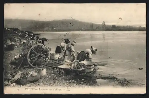 AK Vichy, Laveuses sur l`Allier, Waschfrauen am Fluss