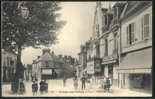 AK Crépy-en-Valois (Oise), Place du Paon