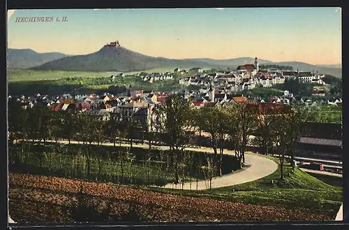 AK Hechingen i. H., Totalansicht mit Burg Hohenzollern