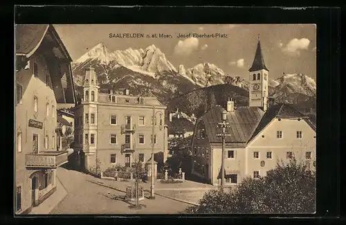 AK Saalfelden a. st. Meer, Josepf Eberhart-Platz mit Kirche