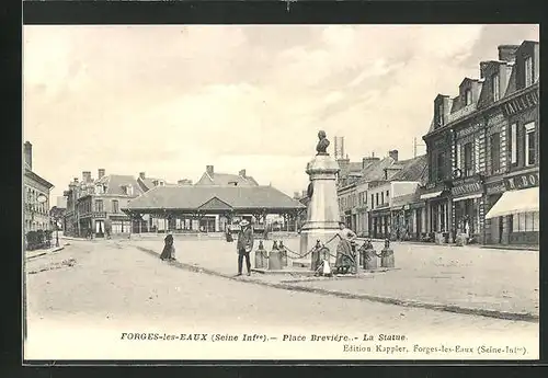 AK Forges-les-Eaux, Place Brevière, La Statue