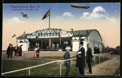 AK Gera-R., Flugstützpunkt mit Zeppelin und Doppeldecker-Flugzeug
