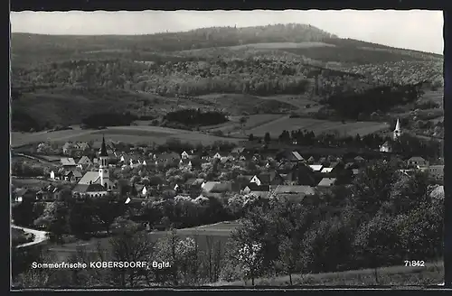 AK Kobersdorf, Ortsansicht mit Kirche bei Tag