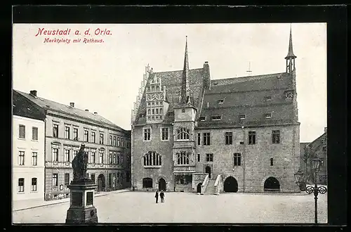 AK Neustadt / Orla, Marktplatz mit Rathaus