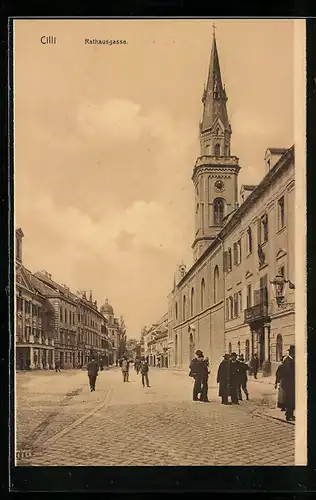 AK Cilli, Rathausgasse mit Passanten und Kirche