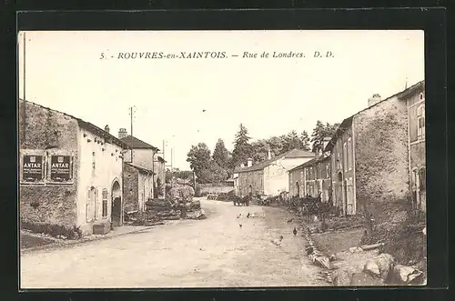 AK Rouvres-en-Xaintois, Rue de Londres, Strassenpartie im Ort