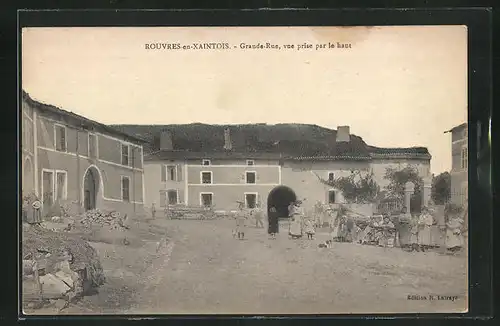 AK Rouvres-en-Xaintois, Grande-Rue, vue prise par le haut