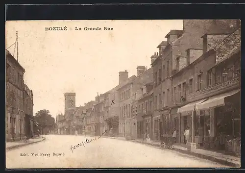 AK Dozulé, la Grande Rue