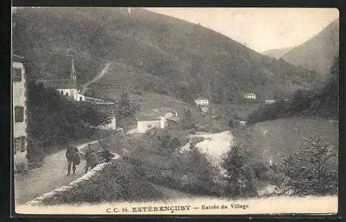 AK Estérencuby, Entrée du Village