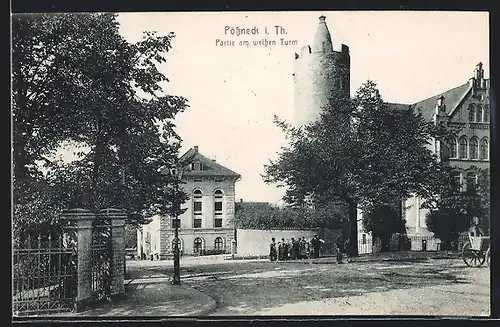 AK Pössneck / Thür., Strassenpartie am weissen Turm