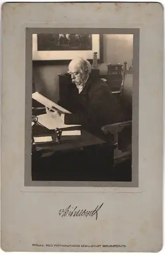 Fotografie NPG, Berlin-Steglitz, Ansicht Friedrichsruh, Reichskanzler Otto von Bismarck in seinem Büro in Friedrichsruh