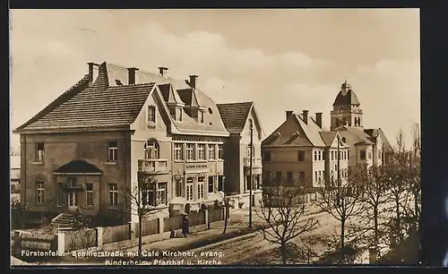 AK Fürstenfeld, Schillerstrasse mit Café Kirchner, evang. Kinderheim, Pfarrhof und Kirche